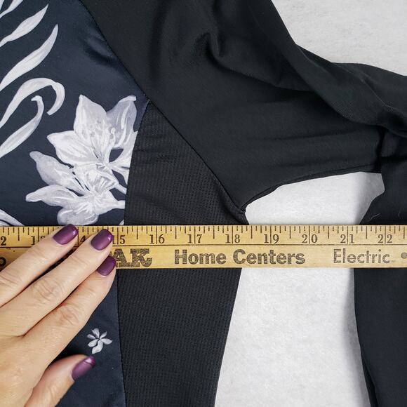 Roxy Women's M Long Sleeve Rash Guard Sun Shirt Black White Floral Hawaiian - Picture 3 of 11